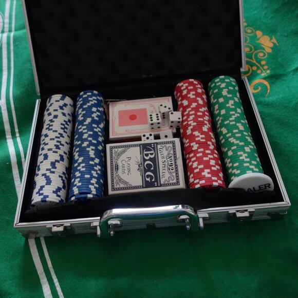 Kronenburg 1664 Metal Poker Briefcase 200 Chip Poker Set with Two Decks of Cards - Picture 4 of 11